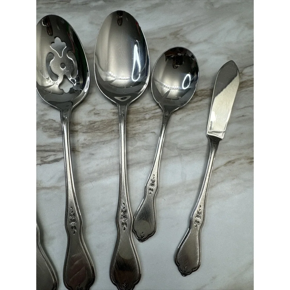 Oneida piece set